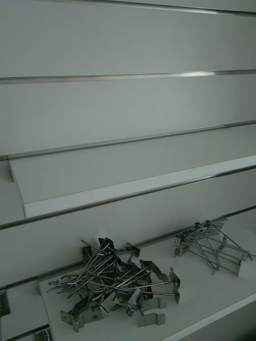 Painéis ranhurados c/ novos. P/ lojas, armazéns, garagens.