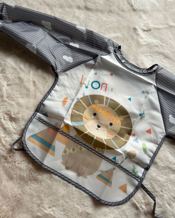 Babete em formato de bata para alimentação blw bebé