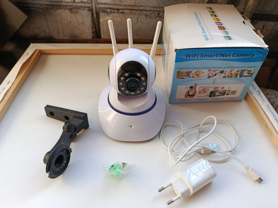 WiFi камера V380Pro с креплением на стену