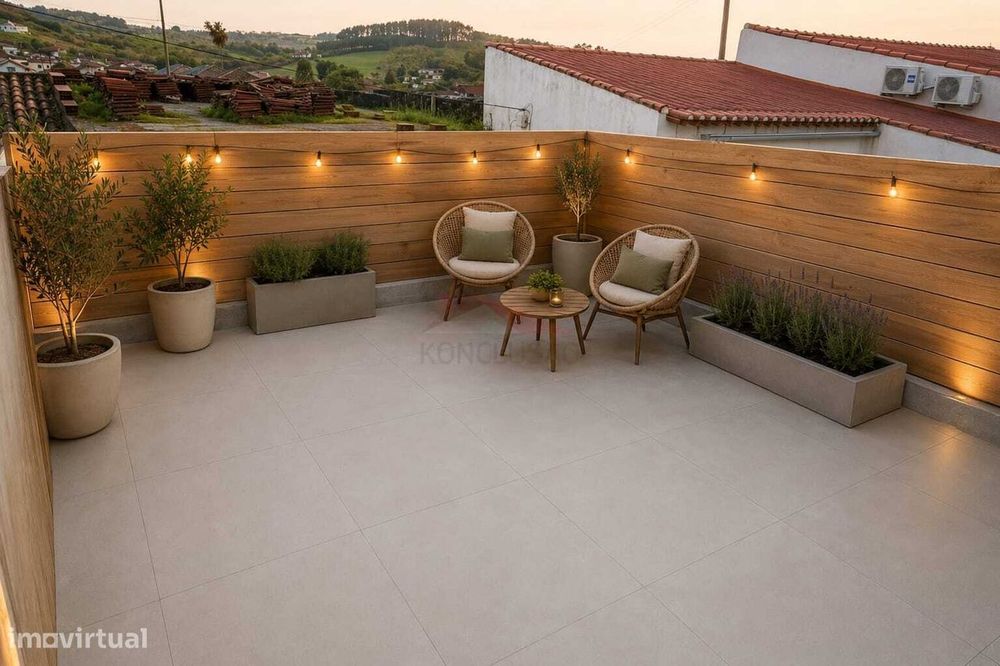 **Moradia T1 em remodelação total com terraço - Labrugeira, Concelh...