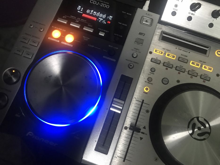 Pioneer CDJ 200 x2