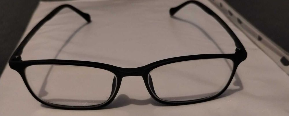 Okulary korekcyjne – oprawki + szkła Nikon (−0,75)