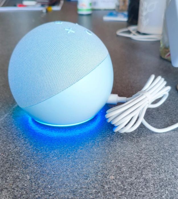 Amazon Alexa Echo Dot 5 azul com relógio
