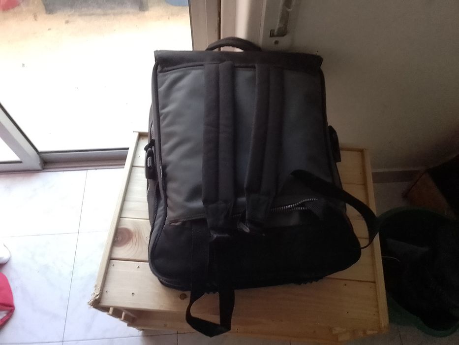 Mochi Renault c/ bastantes compartimentos