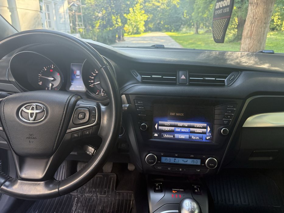 Toyota Avencis.