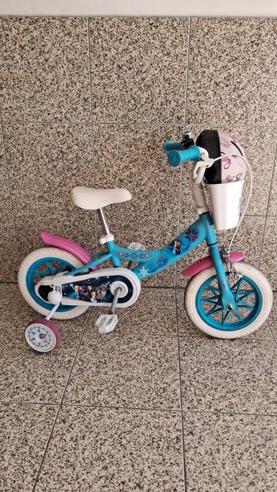 Bicicleta Frozen da Disney + Bicicleta equilíbrio Chicco + capacete