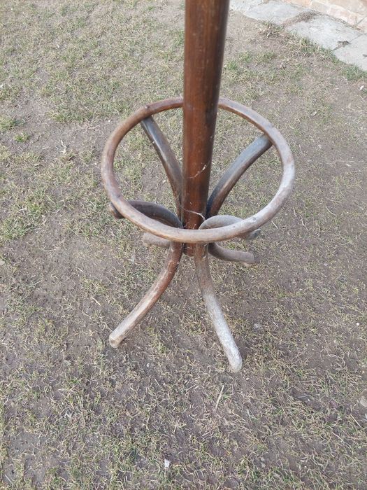 Wieszak stojący drewniany prl