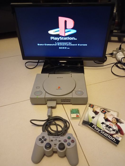 Ps1 com fifa 2002 cartão memoria e comando