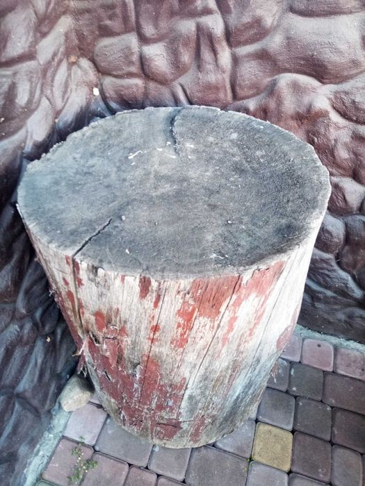 Продам деревяну колоду із дуба, діаметр 60см., висота 80см.