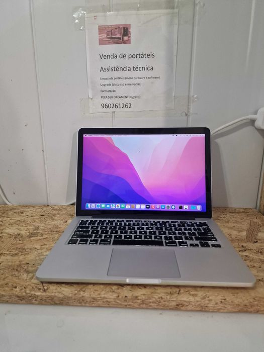 MacBook Pro 2015 com vários programas)