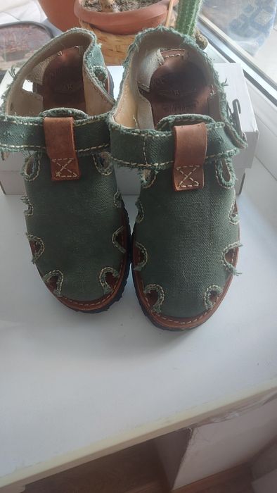 Сандалі, босоніжки, туфлі