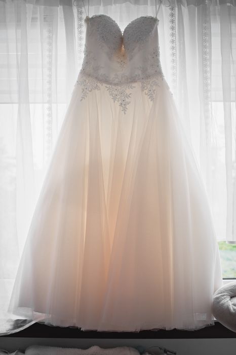 Suknia ślubna brzoskwiniowa z gorsetem