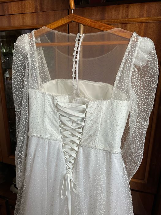 Весільна сукня, ніжна та елегантна