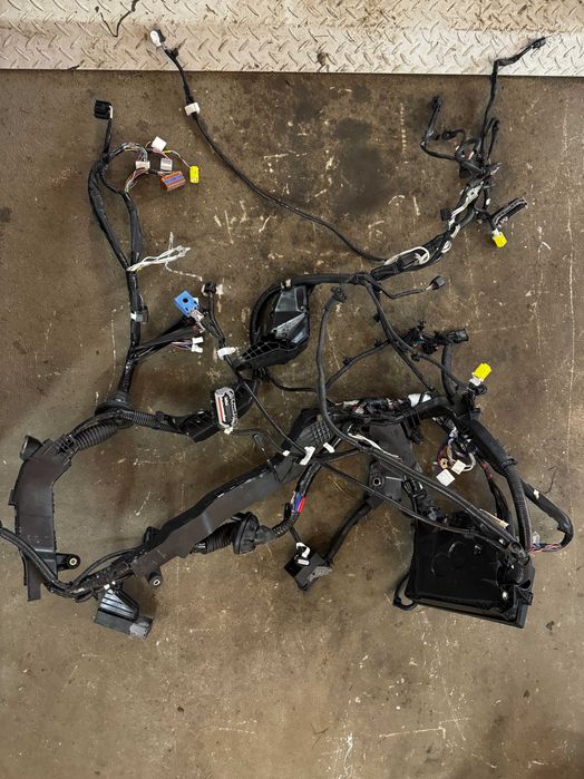 Wiązka puszka Corolla E21 hybryda Full