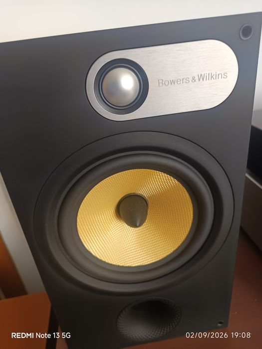 Colunas Bowers Wilkins 685