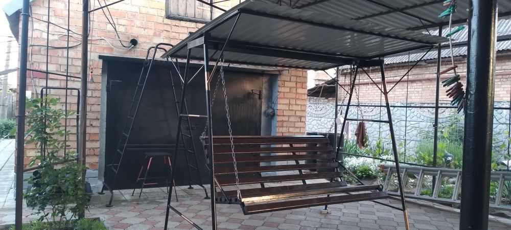 Продам садовую качелю.