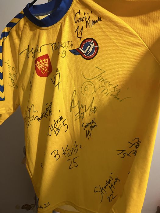 Koszulka Vive Kielce z autografami legend klubu