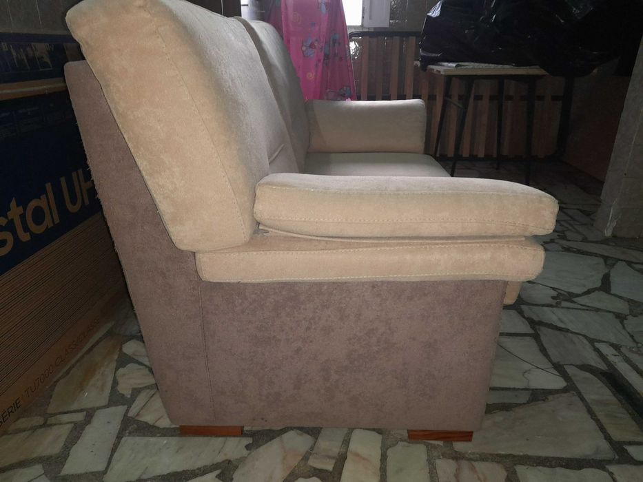 Sofá de 2 lugares Beje