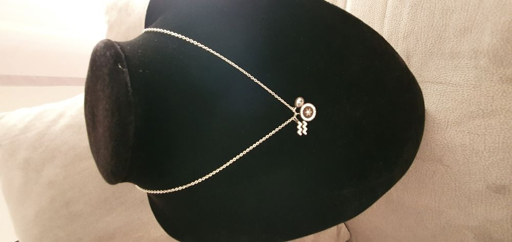 Colares em aço novos