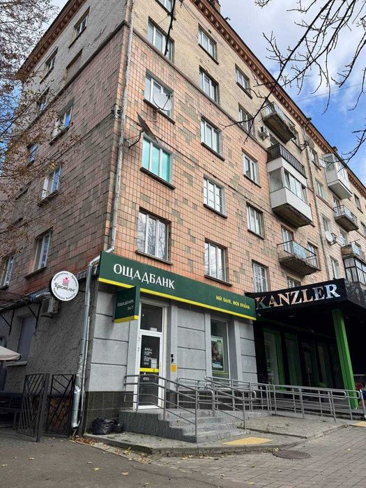 Двокімнатна “сталінка” біля Парку Шевченка