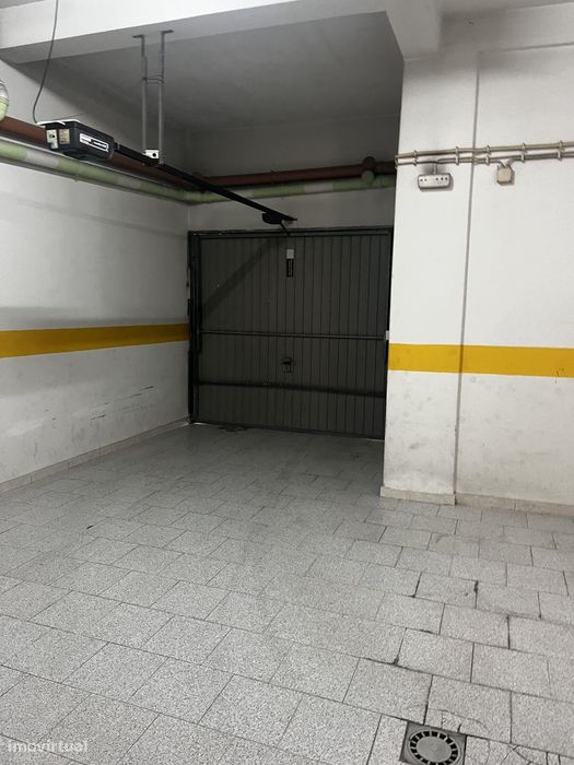 Garagem fechada 17 m² à venda | Quintinhas – Charneca da Caparica