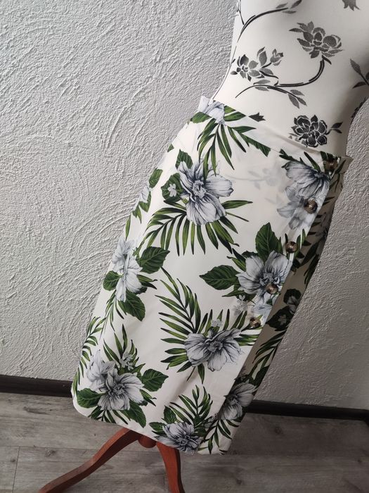 Nowa spódnica na lato 42 XL Primark guziki