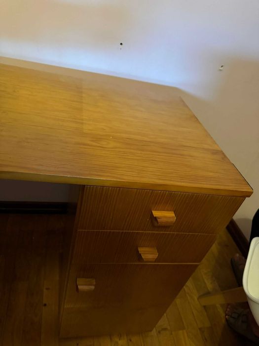 Mobília para quarto (mesa cabeceira e secretária)