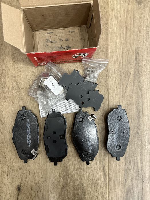 Тормозні колодки Toyota Corolla 2014