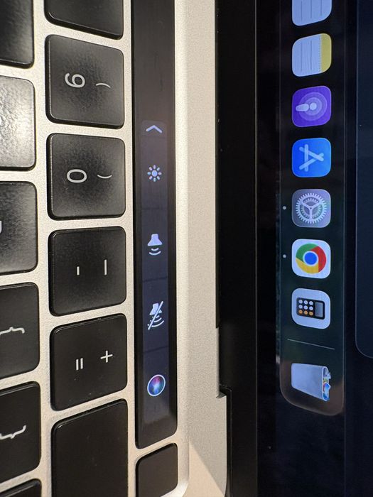 MacBook Pro 13 2020 i7 10gen / 32GB RAM /512GB SSD/ 82 CYKLI BATERII