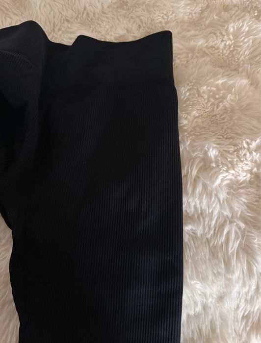 czarne prążkowane legginsy idealne na siłownię gym twenty days