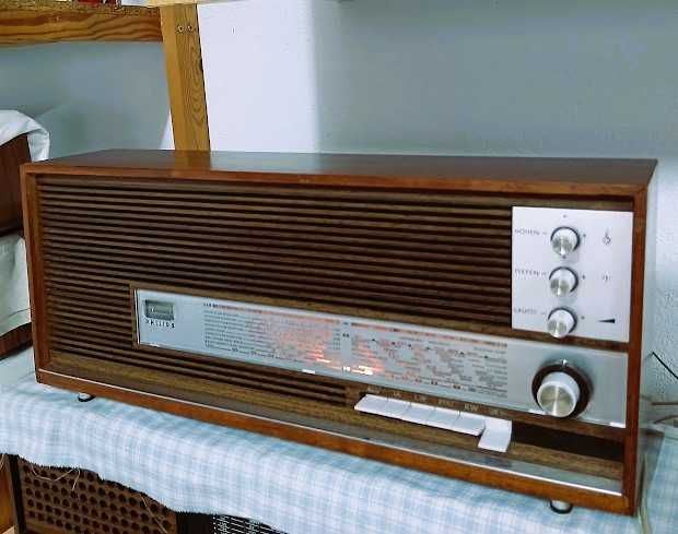 Radio antigo Philips modelo Stela