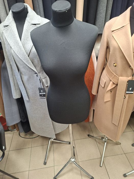 Манекени жіночого одягу