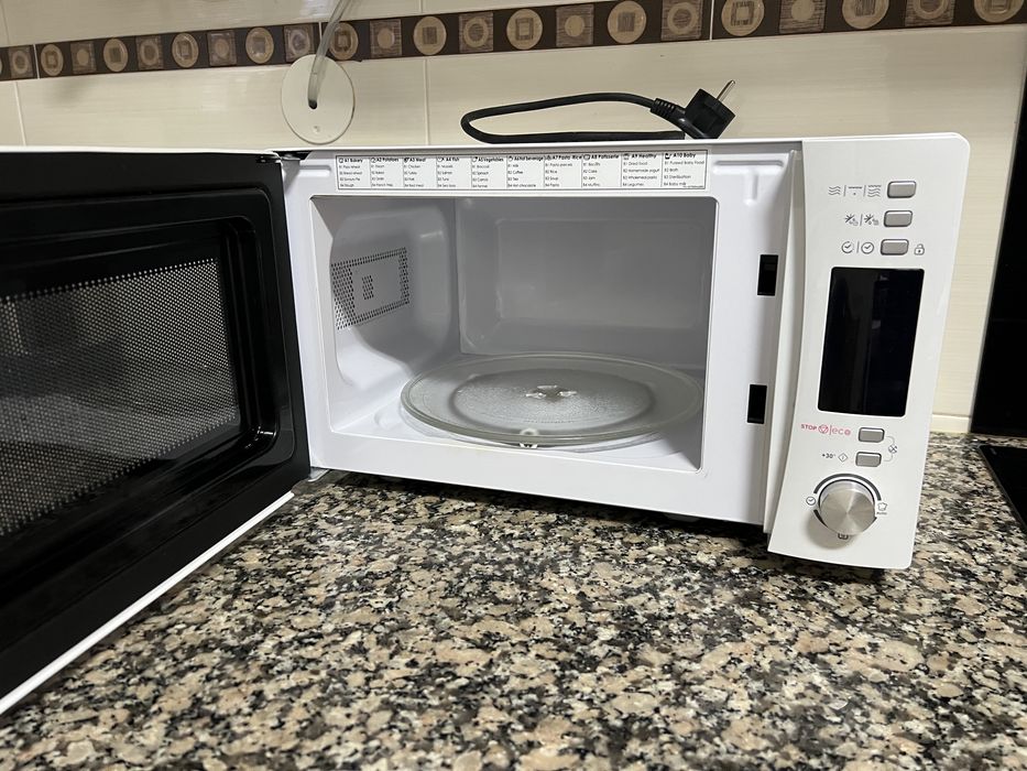 Microonda Candy pouco usado