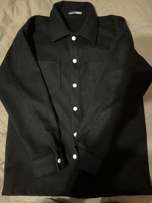 Жіночий чорний бомбер на кнопках