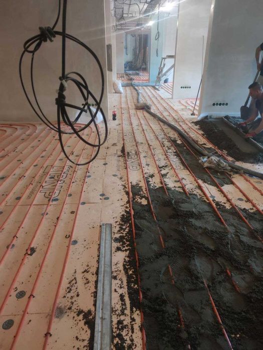 Машинная стяжка пола .