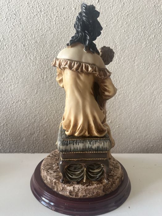 Estatueta marfinite mãe rica