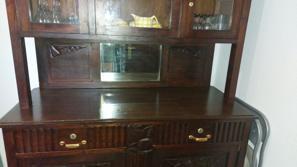 Móvel cristaleira antigo