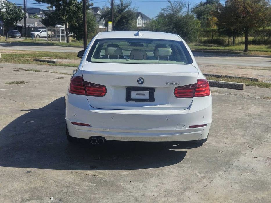BMW 3 Series 320i xDrive      2014