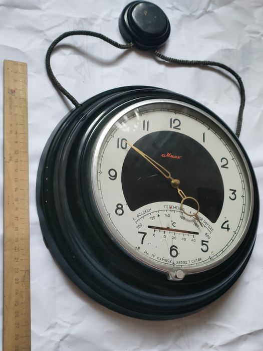 Маяк с барометром