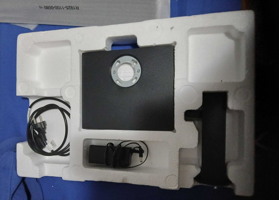 Monitor HP pouco usado, com caixa