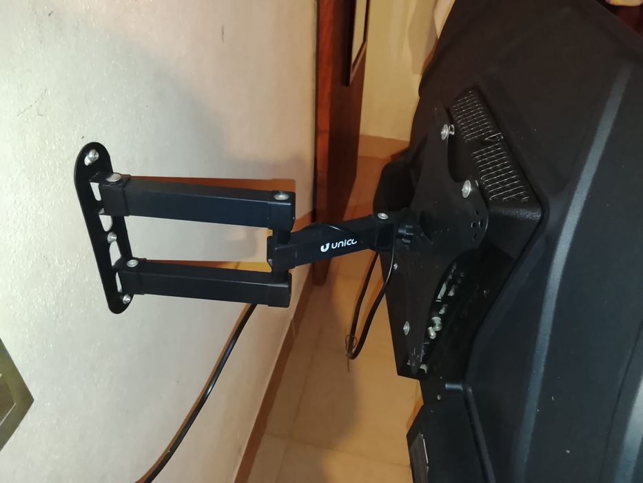 TV Hisense 32” + Suporte de parede