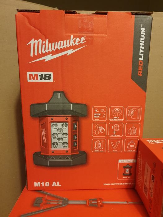 Zestaw lamp Milwaukee M18