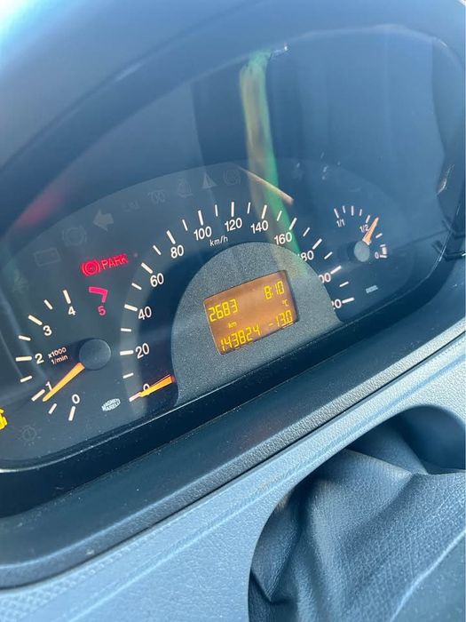 Mercedes Viano, 5 місць, катафалк