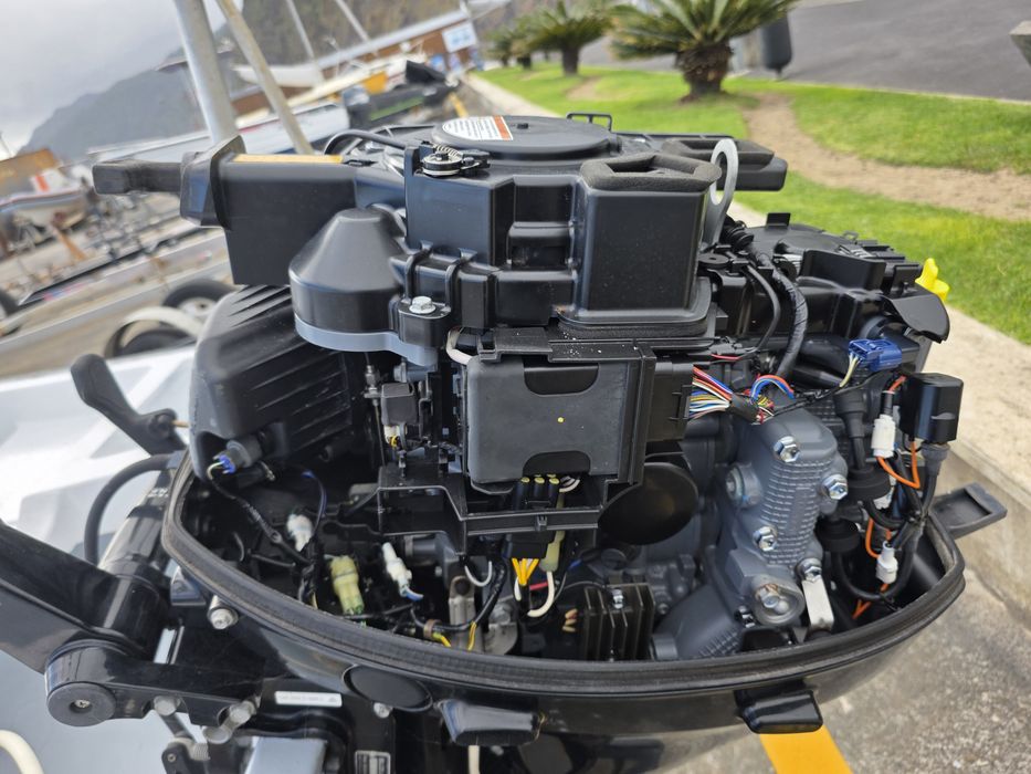 Barco  4.70m  motor 25 kv