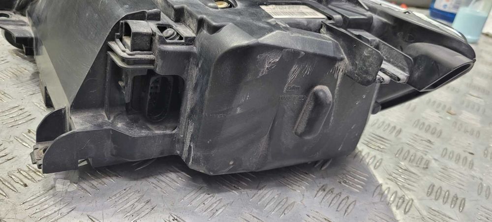 Фара права для Audi Q7 2009-2015