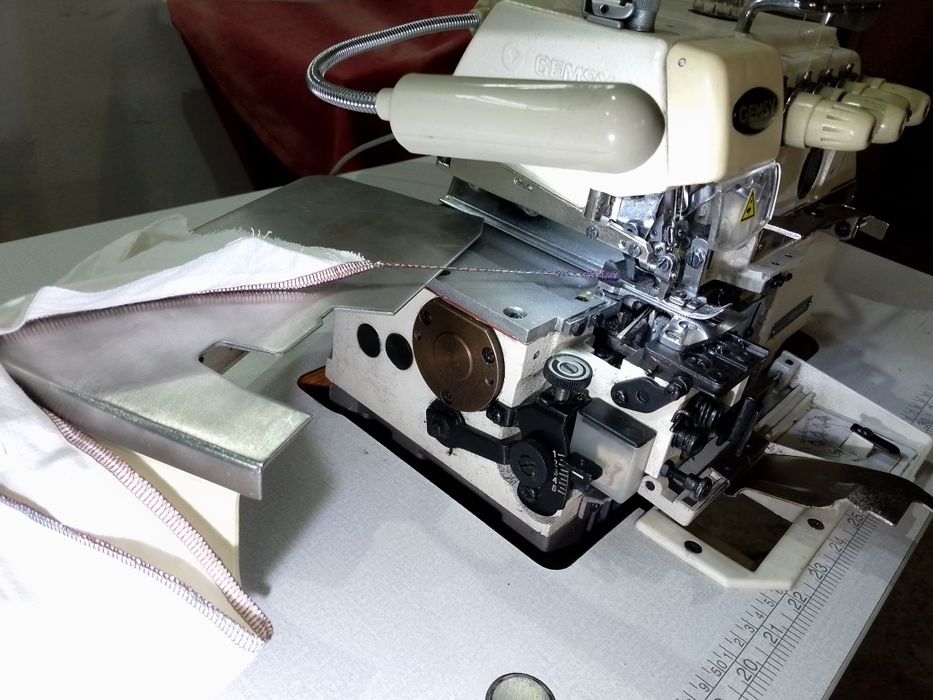 Оверлок професійний 4-x ниточний