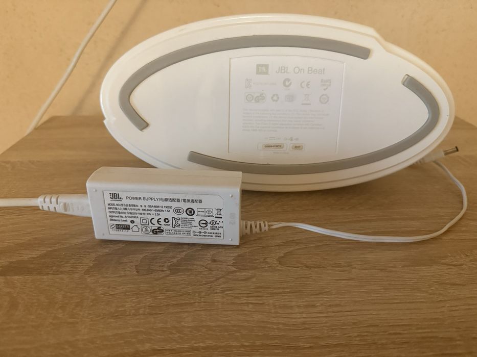 Док-станция JBL On Beat white