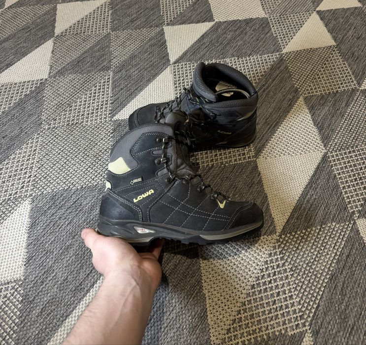 Оригільні жіночі трекінгові черевики Lowa Vantage Gore-Tex Mid