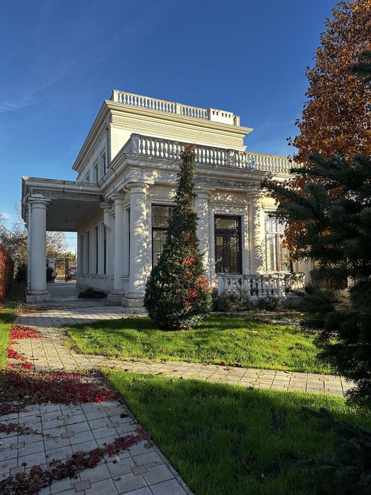 Дом в городе, лучшее расположение !