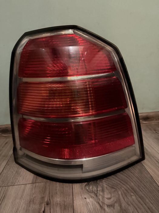 Lampa tylna PRAWA Opel Zefira B 1.9 diesel 2006 rok